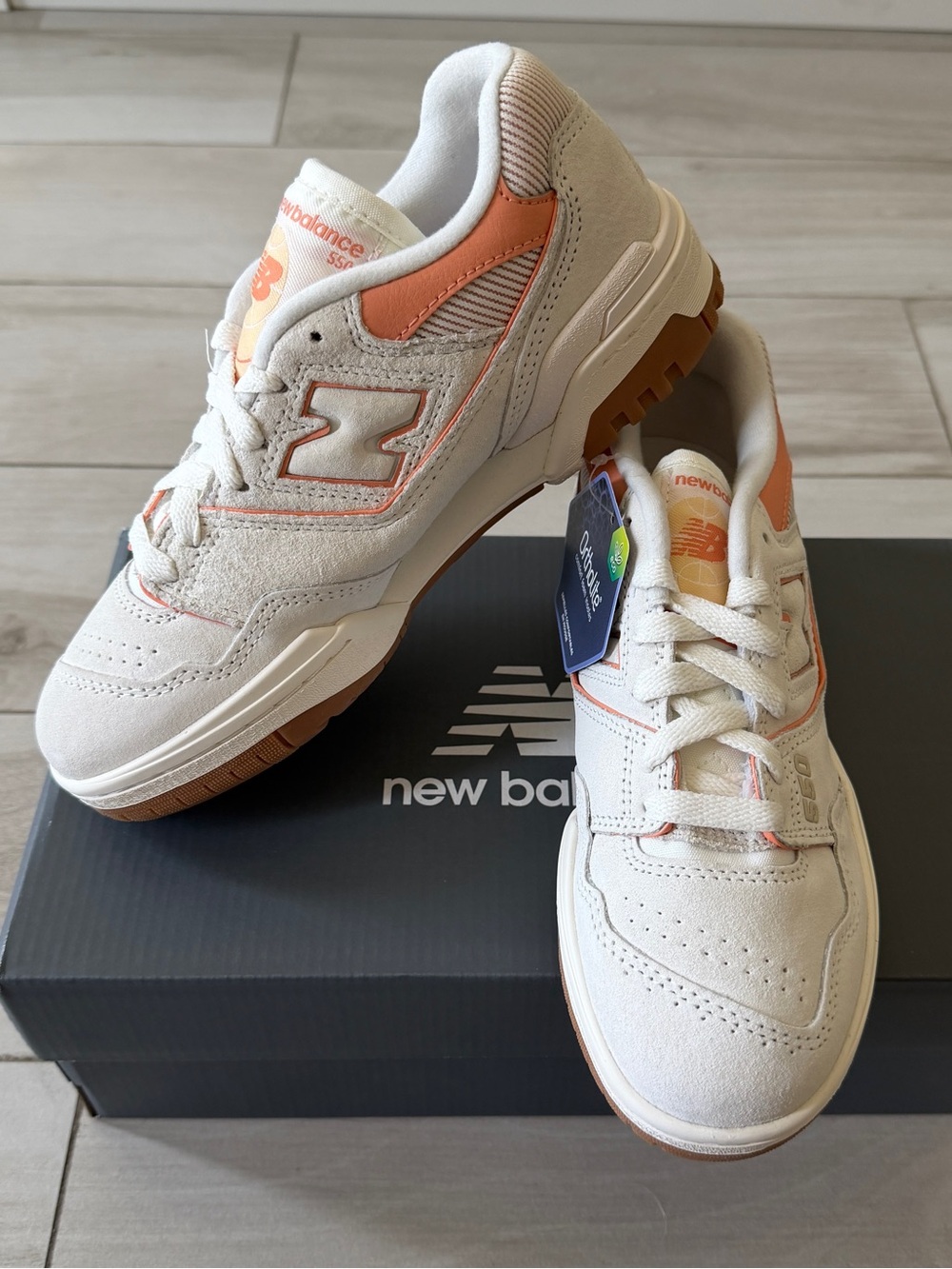 NEW BALANCE Women’s 550 Basketball Sneaker, Sea Salt/Peach Nectar, Size 7